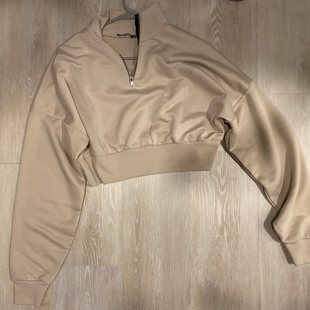 Never been worn boohoo crop top sweater